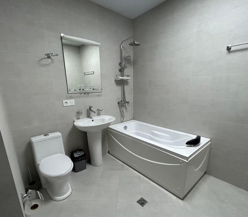 Hotel Four Seasons Тбилиси Экстерьер фото